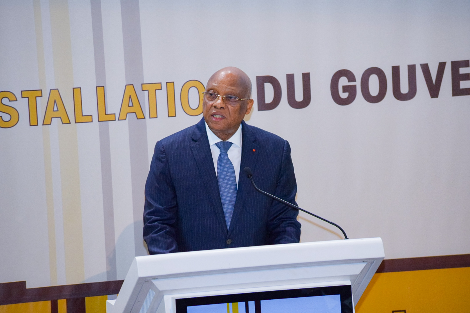BCEAO : Jean-Claude Kassi Brou a été officiellement installé ce vendredi 25 novembre à Dakar dans ses fonctions de Gouverneur.