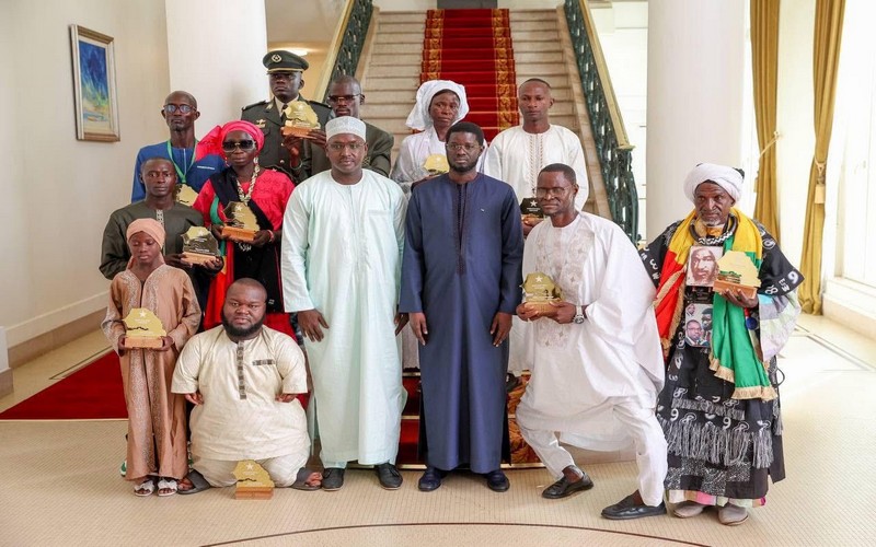 Sénégal : le président de la République honore Onze citoyens pour leur engagement en faveur de l’environnement…