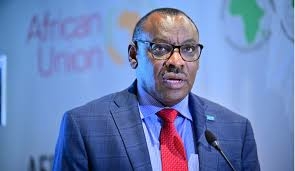 Claver Gatete appelle à considérer la dette comme ‘’un outil de développement et non de destruction’’